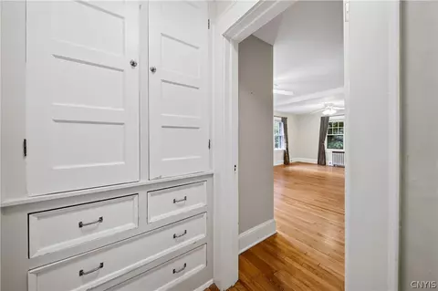 Entry Way - 318 Berkeley Dr, Syracuse, NY 13210 photo 5 of 8