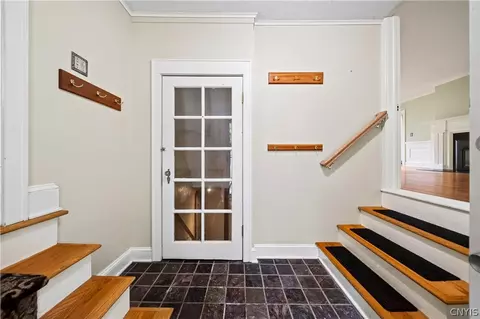 Entry Way - 318 Berkeley Dr, Syracuse, NY 13210 photo 6 of 8