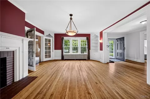 Living - 318 Berkeley Dr, Syracuse, NY 13210 photo 5 of 8