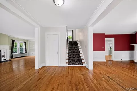 Entry Way - 318 Berkeley Dr, Syracuse, NY 13210 photo 3 of 8