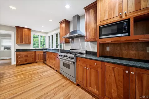 Kitchen - 318 Berkeley Dr, Syracuse, NY 13210 photo 2 of 4
