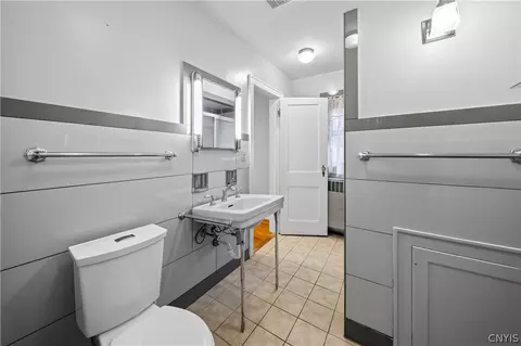 Bath - 318 Berkeley Dr, Syracuse, NY 13210 photo 2 of 3