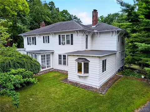 Exterior - 318 Berkeley Dr, Syracuse, NY 13210 photo 3 of 8
