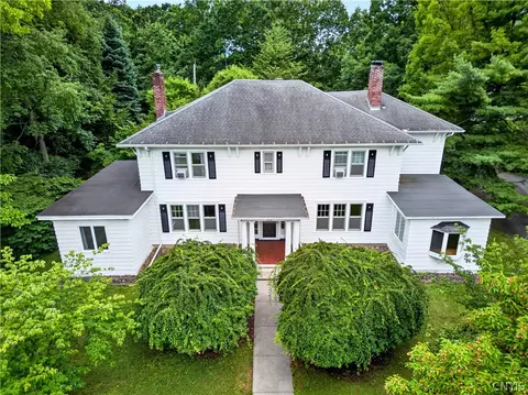 318 Berkeley Dr, Syracuse, NY 13210