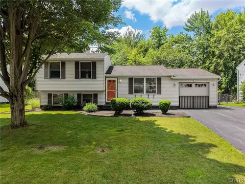 8185 Capricorn Dr, Liverpool, NY 13090
