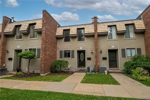 5 Chestnut Hls, New Hartford, NY 13413