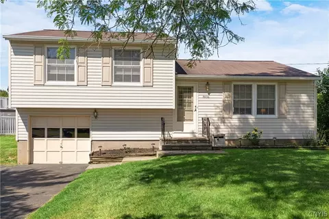 7436 Muench Rd, Liverpool, NY 13088