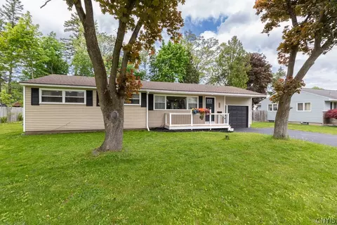 105 Ridgewood Dr, Syracuse, NY 13212