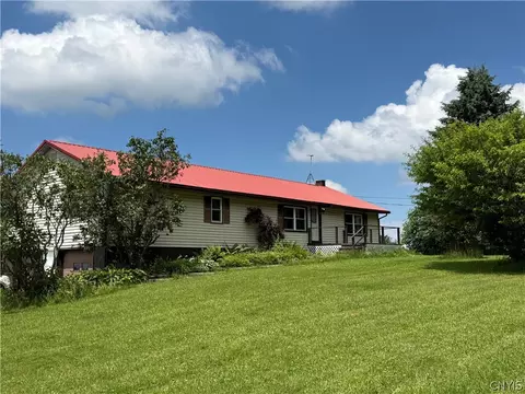 33 Nellis Dr, Lacona, NY 13083