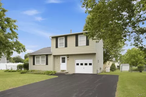 92 Ferndale Ln, Minoa, NY 13116