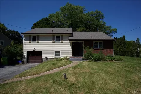 111 Pembrook Dr, Fayetteville, NY 13066