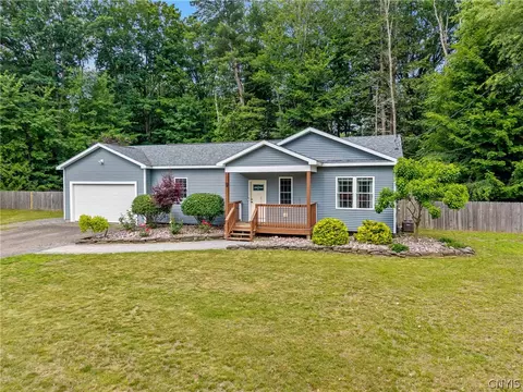 9 Oak Dr, Schroeppel, NY 13132