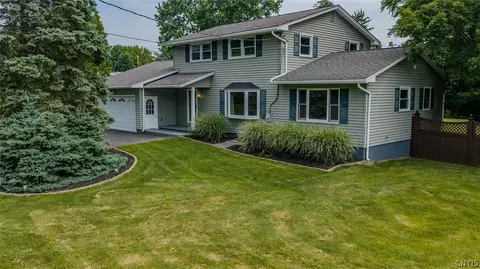 7640 Merritt Dr, Lysander, NY 13027