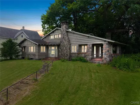 1035 Oak St, Syracuse, NY 13203