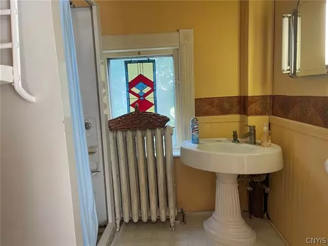 Bath - 229 Park Ave, Oneida, NY 13421 photo 3 of 3