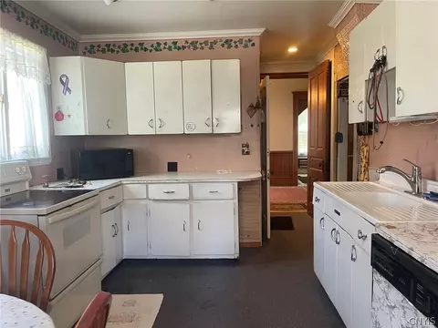Kitchen - 229 Park Ave, Oneida, NY 13421 photo 1 of 4