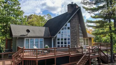 15 Chippewa Point Rd E, Hammond, NY 13646