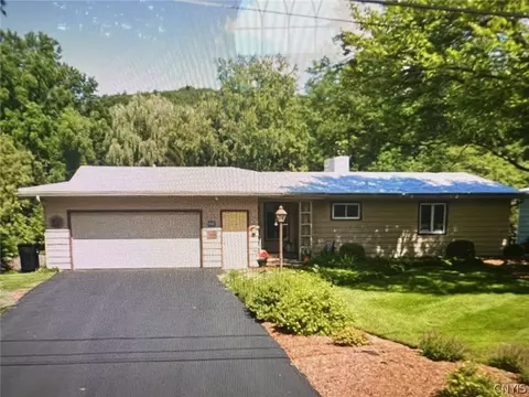 107 Bradford Ln, Syracuse, NY 13224