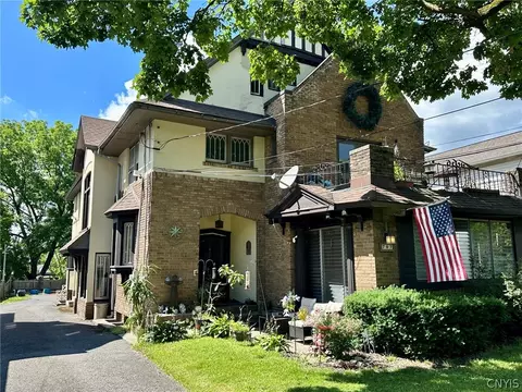 707 Danforth St, Syracuse, NY 13208 photo 1