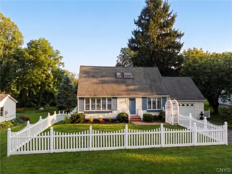 3833 East St, Skaneateles, NY 13152