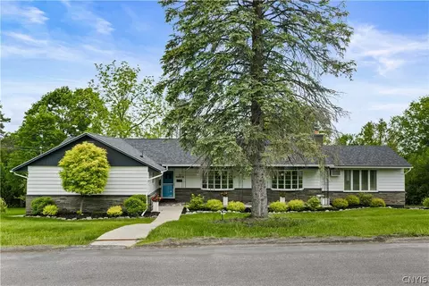 2 Westwood Ln, New Hartford, NY 13413