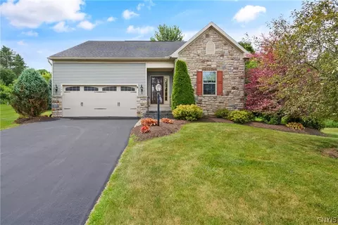 156 Shaker Hts, Camillus, NY 13031