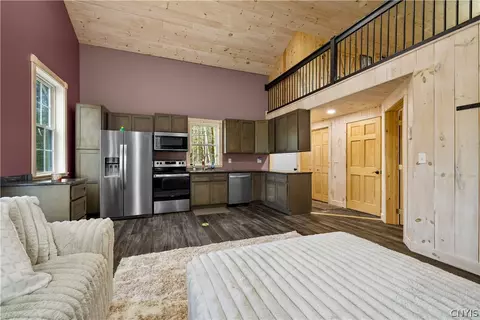 Entry Way - 4456 Palmer Rd, Annsville, NY 13413 photo 3 of 5