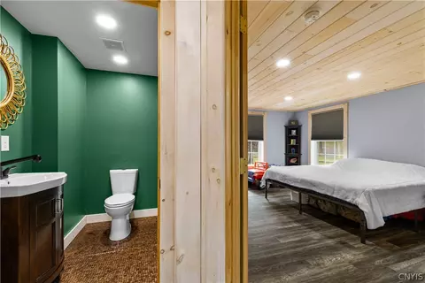 Entry Way - 4456 Palmer Rd, Annsville, NY 13413 photo 4 of 5