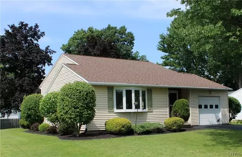 101 Lyford Ln, Minoa, NY 13116