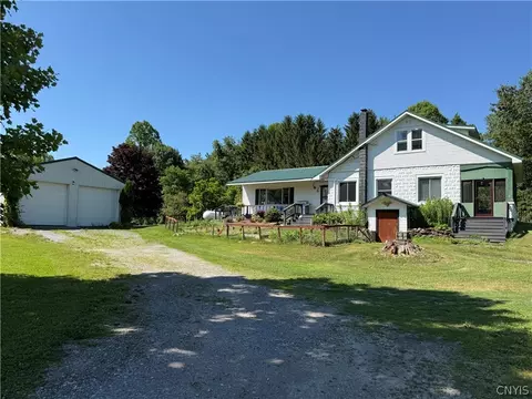 189 County Route 10, Schroeppel, NY 13132