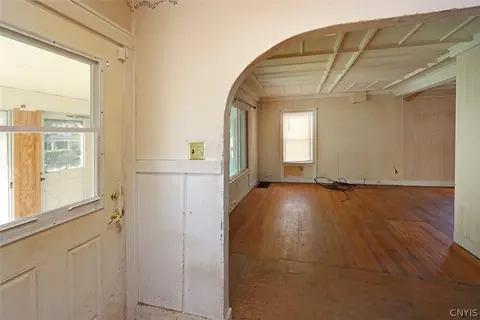 Entry Way - 180 Chaffee Ave, Syracuse, NY 13207 photo 1 of 2