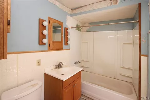 Bath - 180 Chaffee Ave, Syracuse, NY 13207 photo 3 of 3