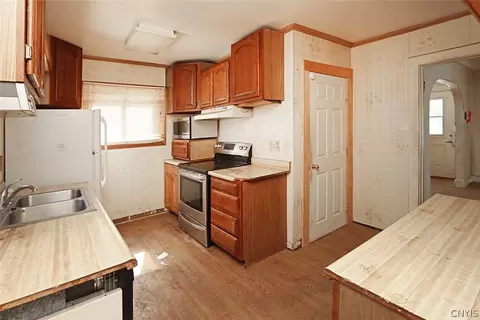 Kitchen - 180 Chaffee Ave, Syracuse, NY 13207 photo 1 of 3