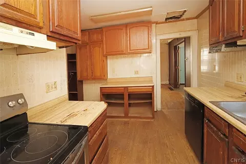 Kitchen - 180 Chaffee Ave, Syracuse, NY 13207 photo 3 of 3