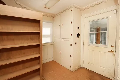 Entry Way - 180 Chaffee Ave, Syracuse, NY 13207 photo 2 of 2