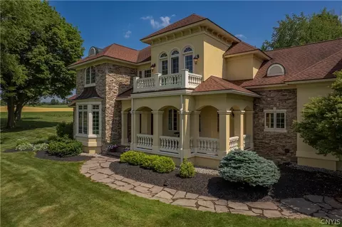 306 Georgetown Sq, Kirkland, NY 13323