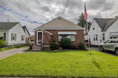 107 Brookland Dr, Salina, NY 13208