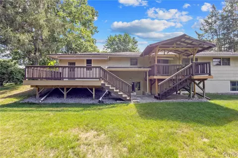 Exterior - 7895 Dewitt Dr, Lysander, NY 13027 photo 4 of 7