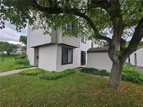 501 Natick Cir, Camillus, NY 13031