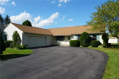 6113 Rossland Cir, Cicero, NY 13039