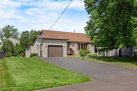 112 Stillwell Ter, East Syracuse, NY 13057