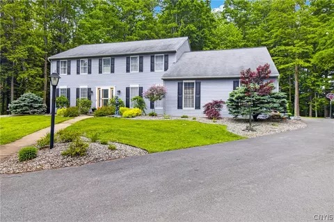 8 Silver Birch Ct, New Hartford, NY 13413