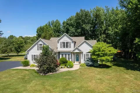 4551 Quarry Point Cir, Clay, NY 13041