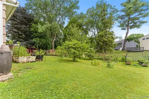 Exterior - 4 Apple Tree Ln, Liverpool, NY 13090 photo 7 of 9