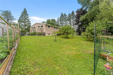 Exterior - 4 Apple Tree Ln, Liverpool, NY 13090 photo 6 of 9
