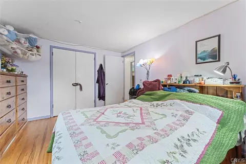 Bedroom - 4 Apple Tree Ln, Liverpool, NY 13090 photo 2 of 4