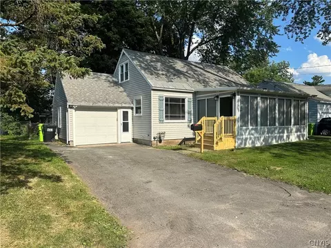 216 Crestwood Dr, Salina, NY 13212