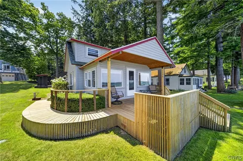 50 Wintergreen Point Dr, Oswego, NY 13126