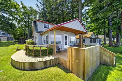 50 Wintergreen Point Dr, Oswego, NY 13126