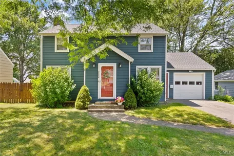 117 Iroquois Ln, Salina, NY 13088